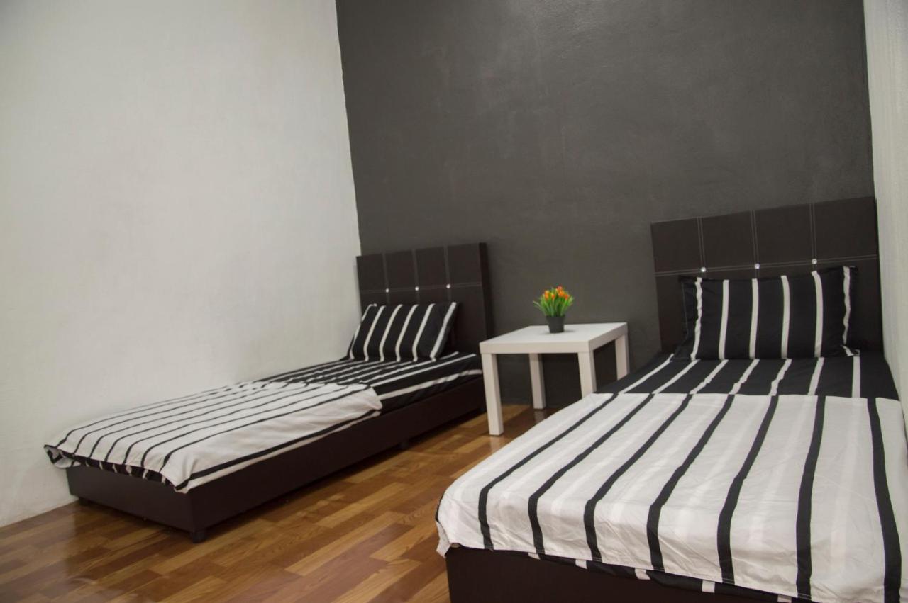 Wy Impian Homestay Букит Мертаджам Екстериор снимка