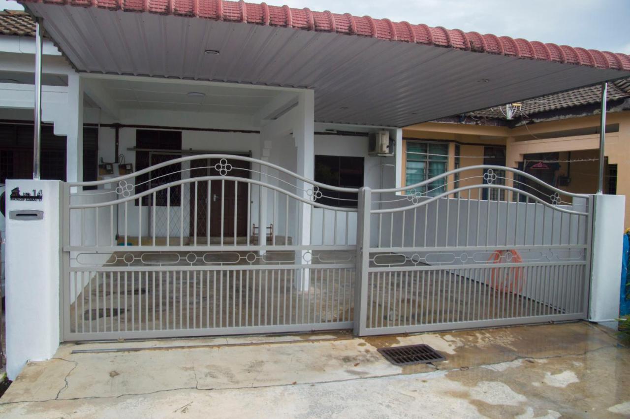 Wy Impian Homestay Букит Мертаджам Екстериор снимка